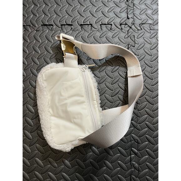 Lululemon Everywhere Belt Bag 1L Fleece White Gold Fanny Pack Ivory Soft - Picture 3 of 8